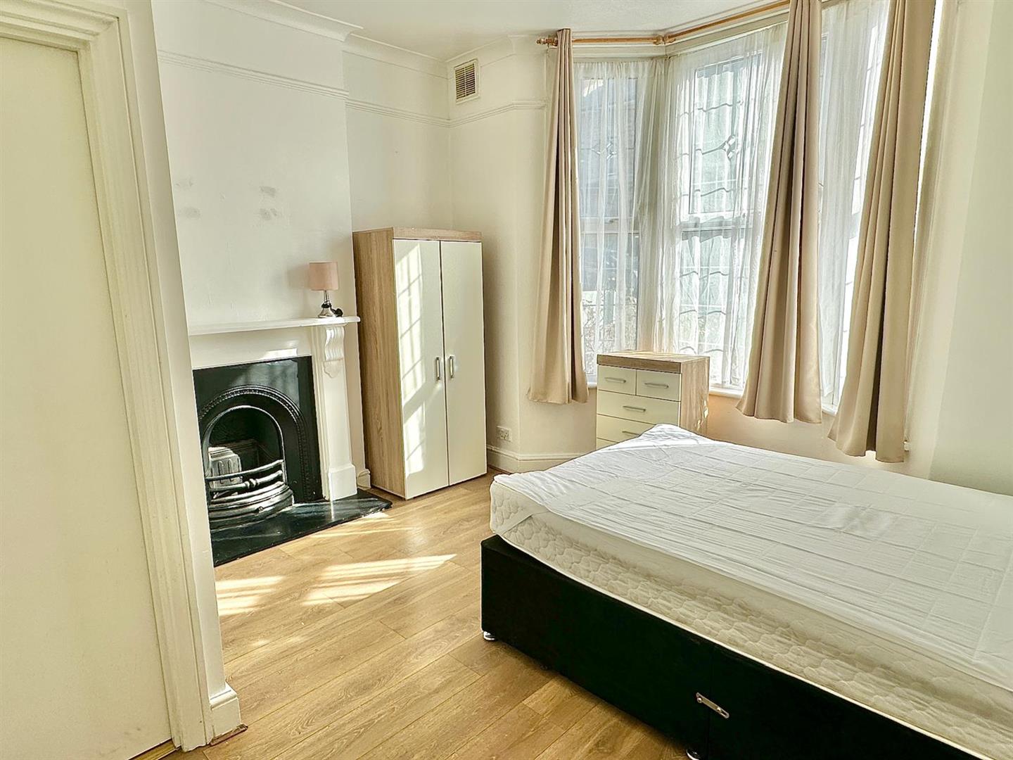 4 bed house to rent in Thornford Road, London  - Property Image 4