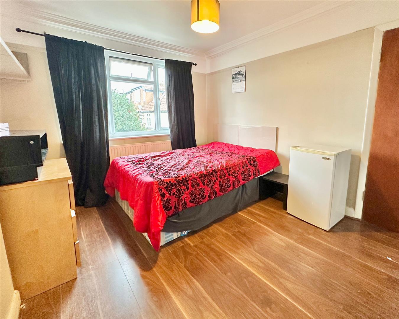 House to rent in Winsford Road, London  - Property Image 1
