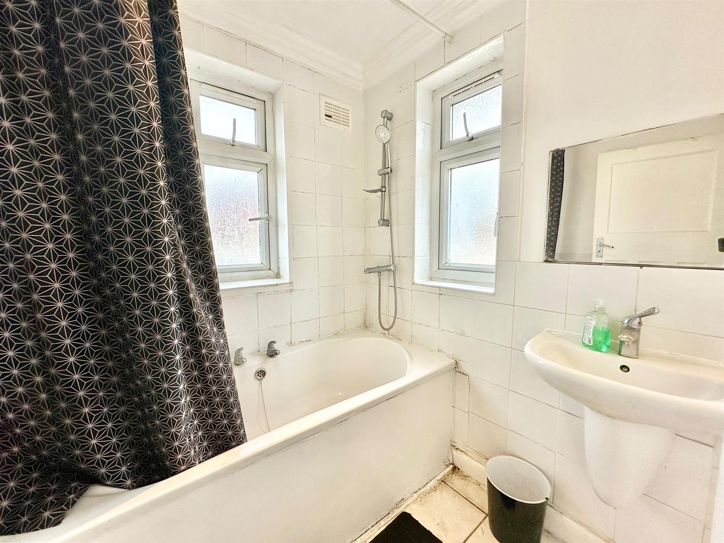 House to rent in Winsford Road, London  - Property Image 4