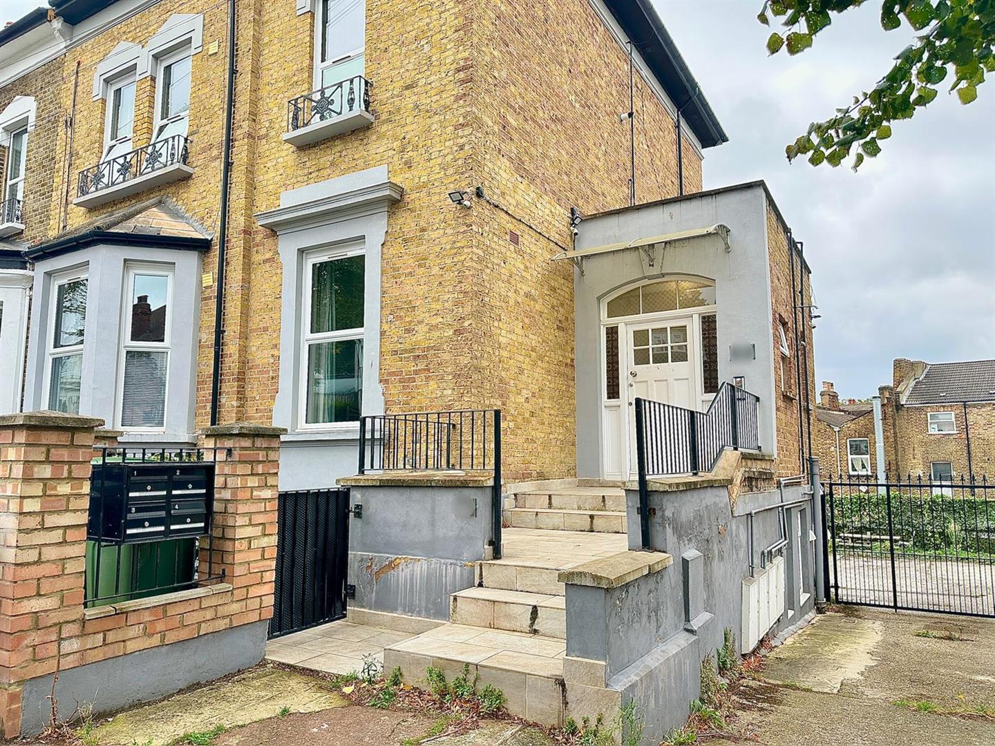 1 bed flat to rent in Marischal Road, London  - Property Image 1