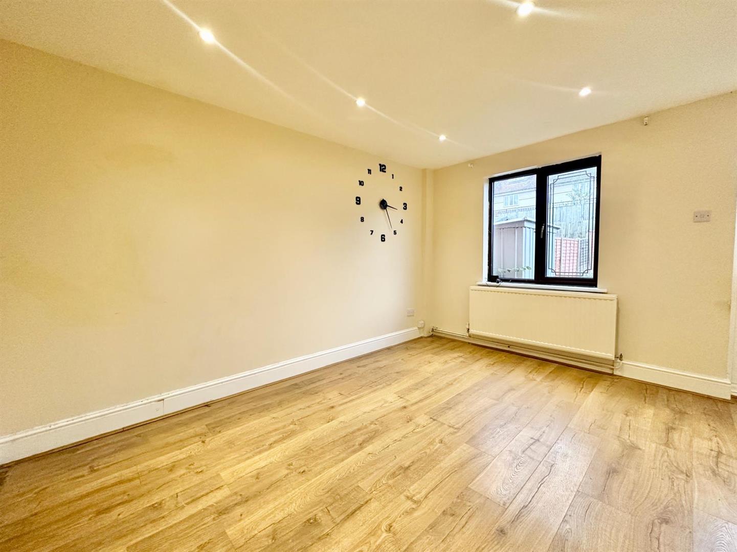 2 bed house to rent in Nickelby Close, London  - Property Image 3