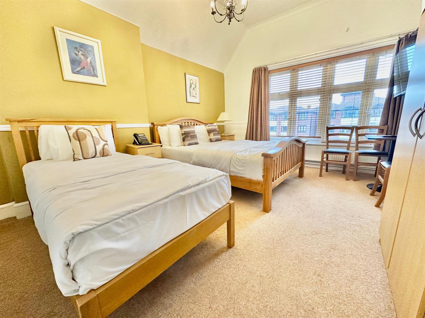 1 bed house share to rent in Widmore Road, Bromley 1