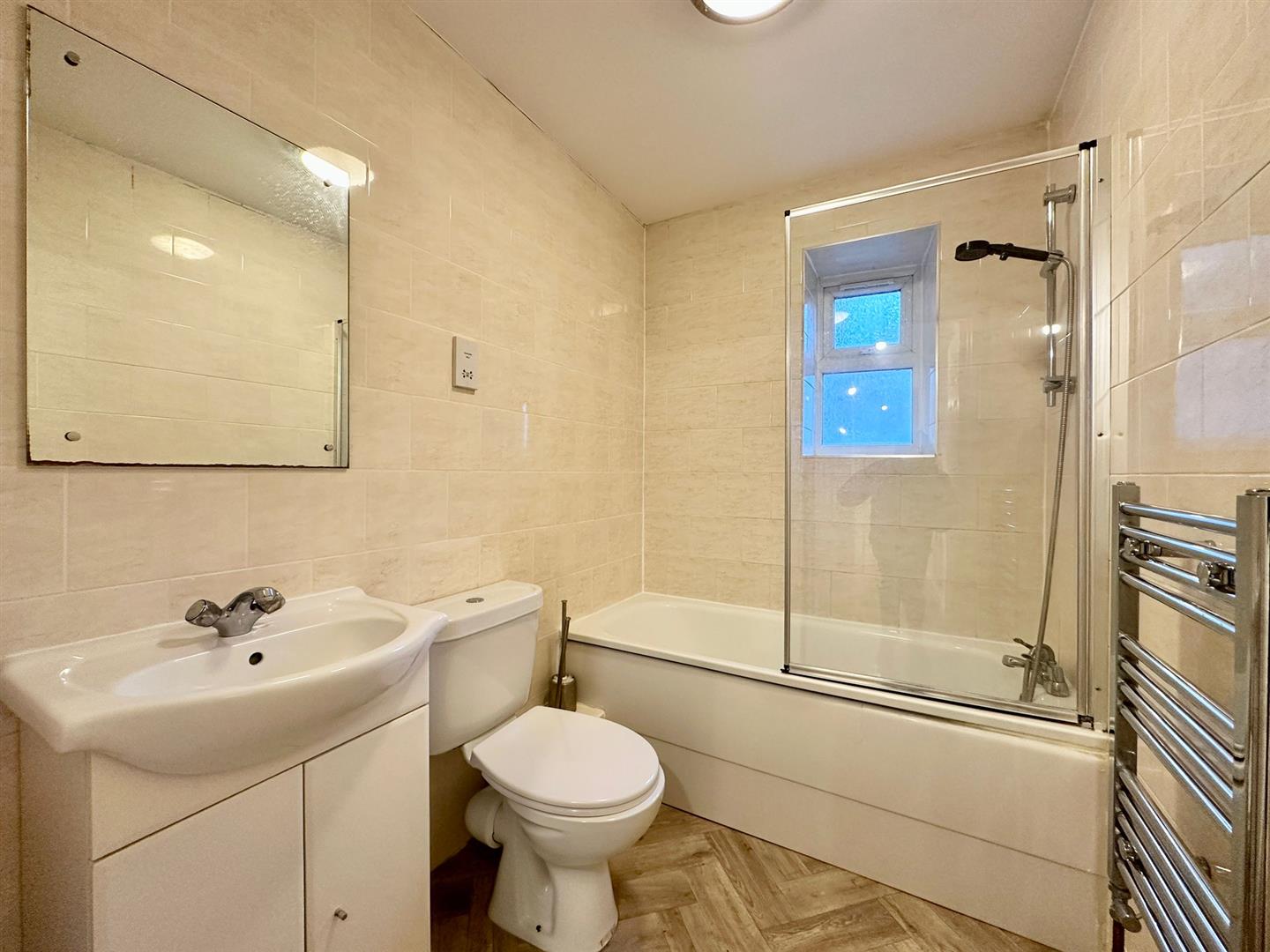 2 bed flat to rent in Deptford Broadway, London 5