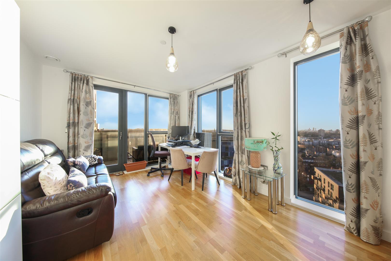 2 bed flat for sale in Larkwood Avenue, London  - Property Image 3