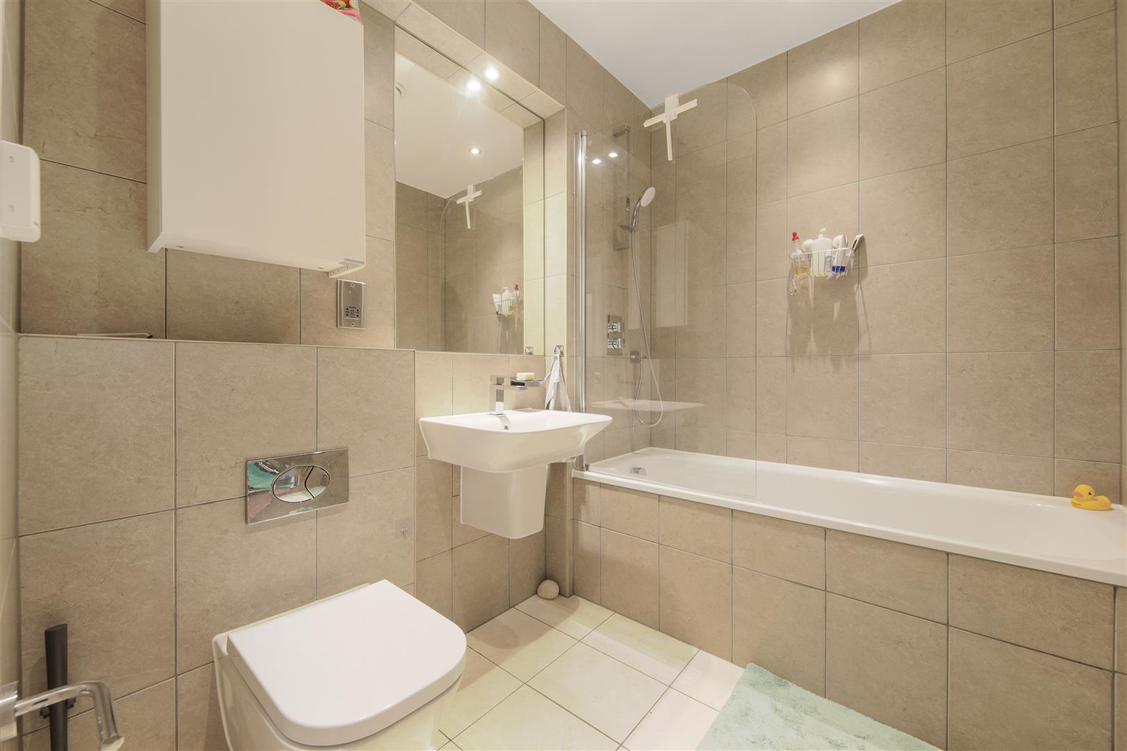 2 bed flat for sale in Larkwood Avenue, London  - Property Image 13