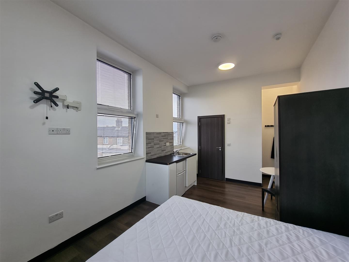 1 bed house share to rent in Parish Lane, London  - Property Image 3