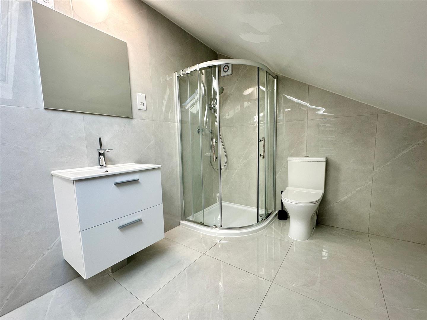 1 bed flat to rent in Woolwich Road, London  - Property Image 4