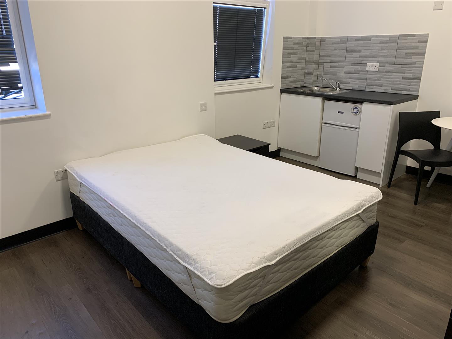 1 bed flat to rent in Parish Lane, London 2