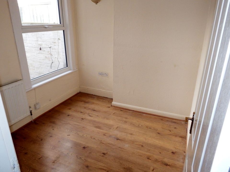 3 bed terraced house to rent in Palgrave Road, Great Yarmouth 1