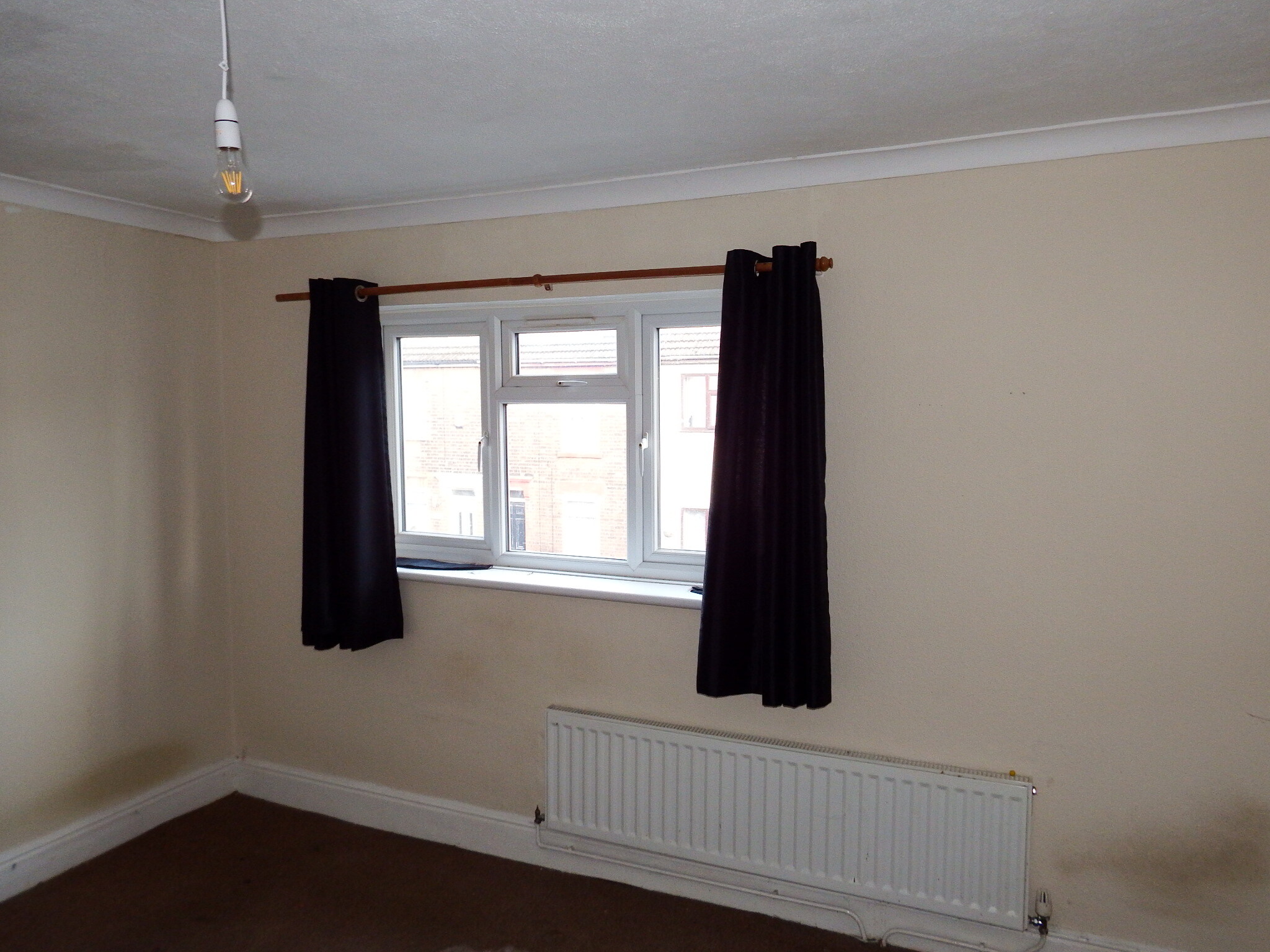 3 bed terraced house to rent in Palgrave Road, Great Yarmouth 2