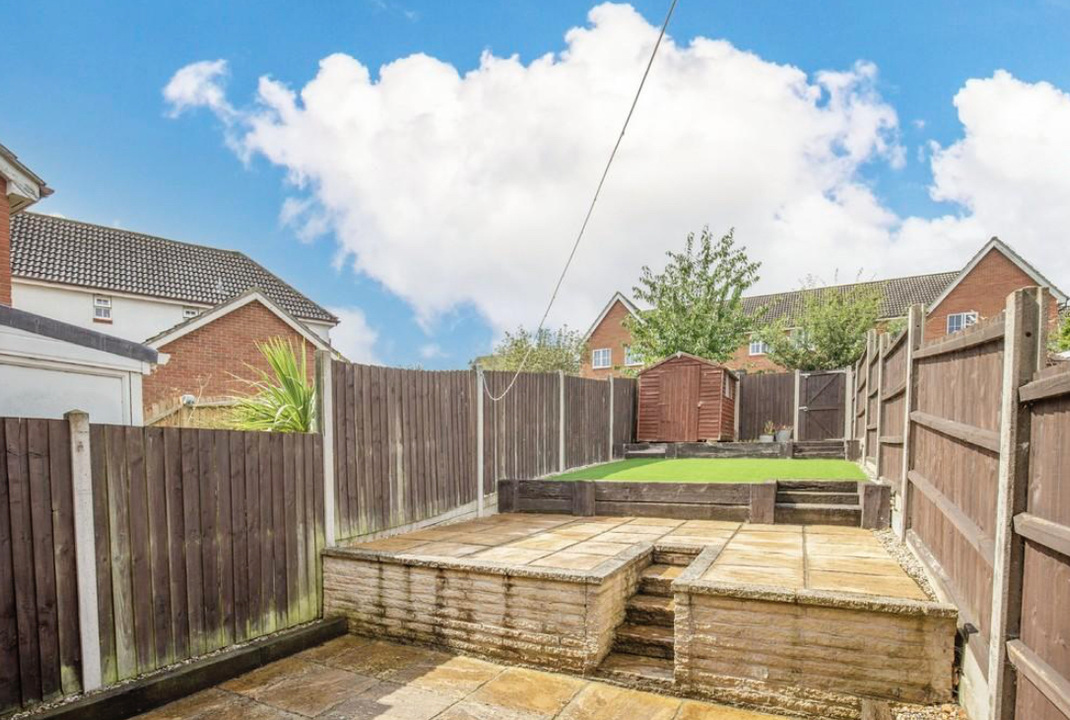 2 bed terraced house to rent in Alan Avenue, Norwich 7