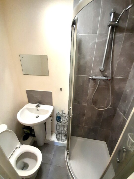 5 bed semi-detached house to rent in Close, Norwich  - Property Image 10
