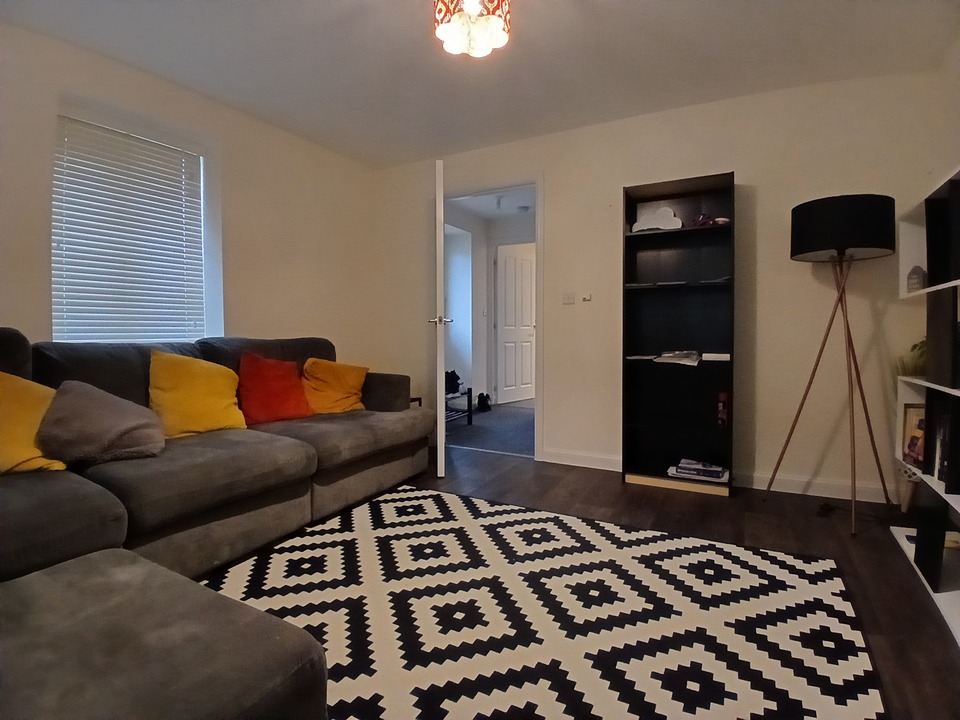 4 bed semi-detached house to rent in Viola Close, Norwich 2