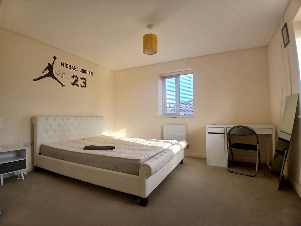 4 bed semi-detached house to rent in Viola Close, Norwich 4