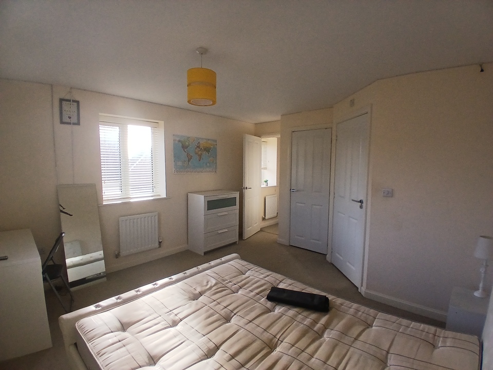 4 bed semi-detached house to rent in Viola Close, Norwich 8