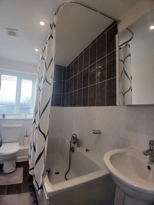 4 bed semi-detached house to rent in Viola Close, Norwich 10