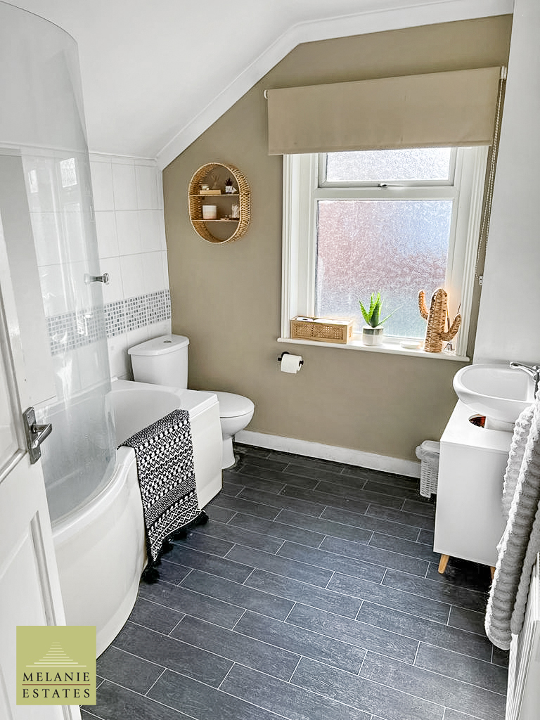 2 bed terraced house to rent in Avenue Road, Great Yarmouth 2