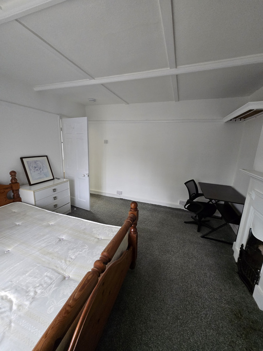 5 bed house to rent in Larkman Lane, Norwich 2