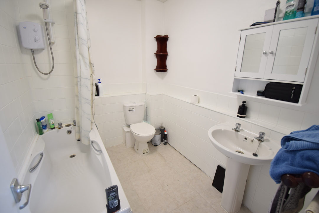 2 bed apartment to rent in Chalfont Walk, Norwich  - Property Image 3