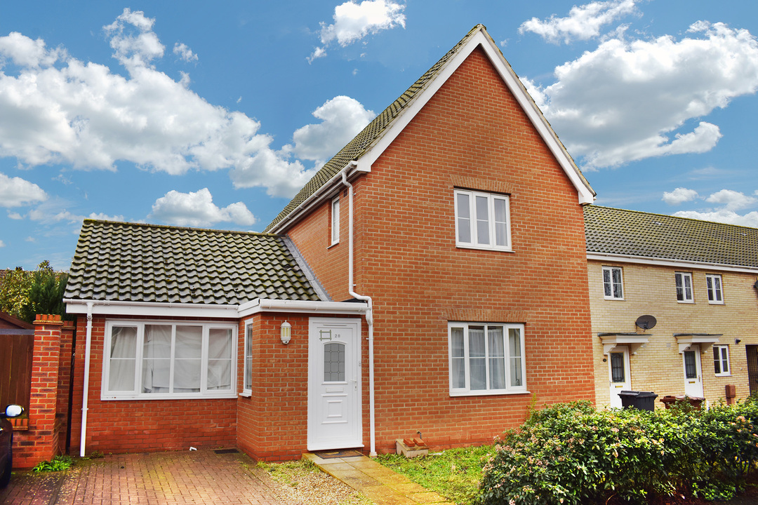 4 bed detached house to rent in Alicante Way, Norwich, NR5