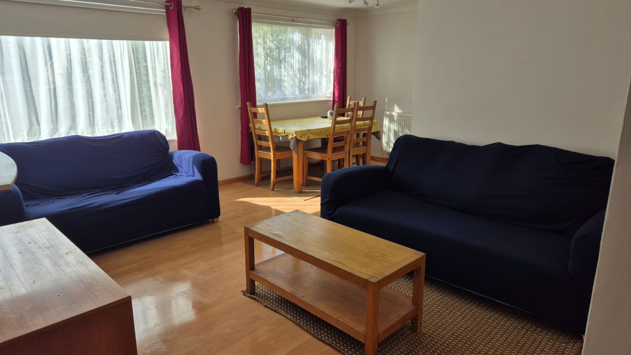 3 bed semi-detached house to rent in Leng Crescent, Norwich 1