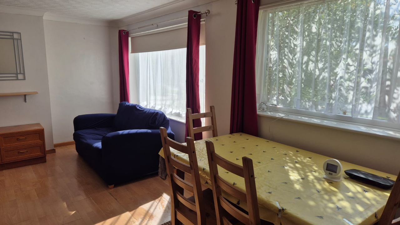 3 bed semi-detached house to rent in Leng Crescent, Norwich 4