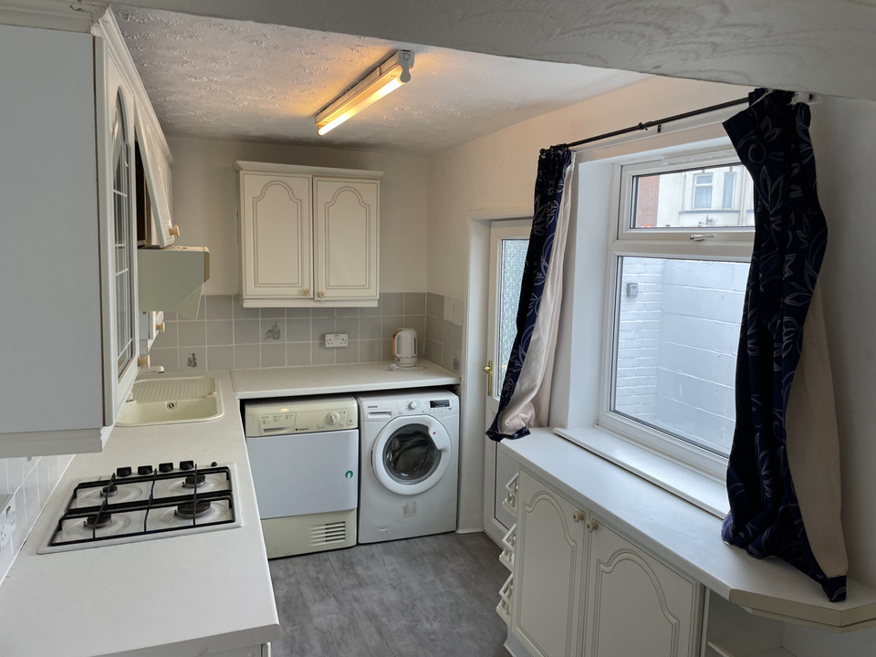 2 bed terraced house to rent in Malakoff Road, Great Yarmouth 5