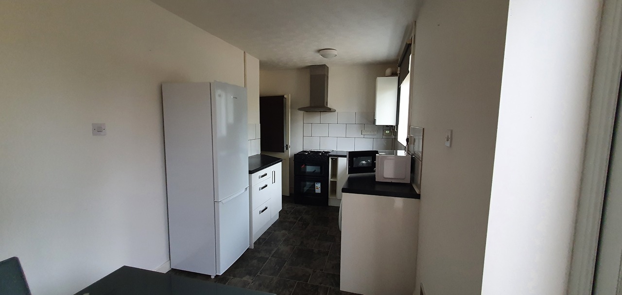 3 bed semi-detached house to rent in Cadge Road, Norwich 2