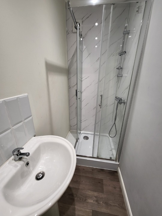 5 bed terraced house to rent in Beecheno Road, Norwich 4