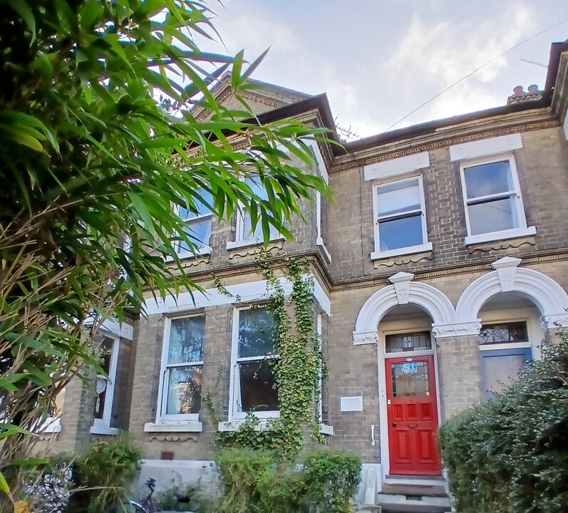 5 bed terraced house to rent in Earlham Road, Norwich - Property Image 1