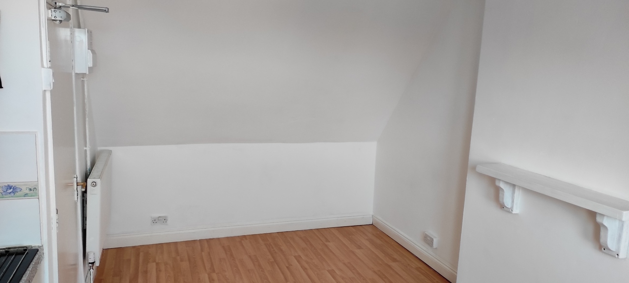 Studio flat to rent in North Quay, Great Yarmouth  - Property Image 4