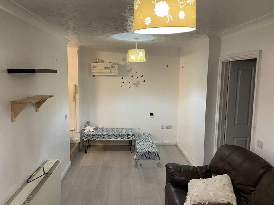 1 bed apartment to rent in South Quay, Great Yarmouth 2