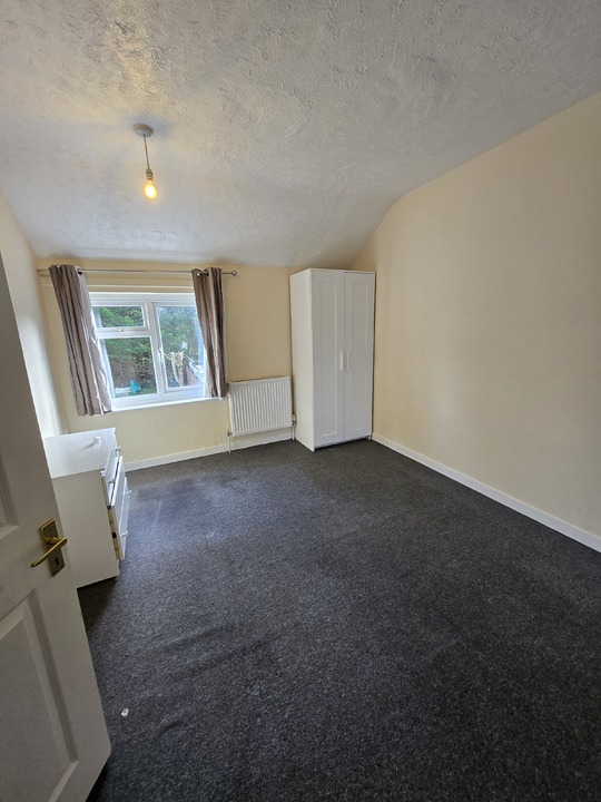 4 bed terraced house to rent in Lound Road, Norwich 9