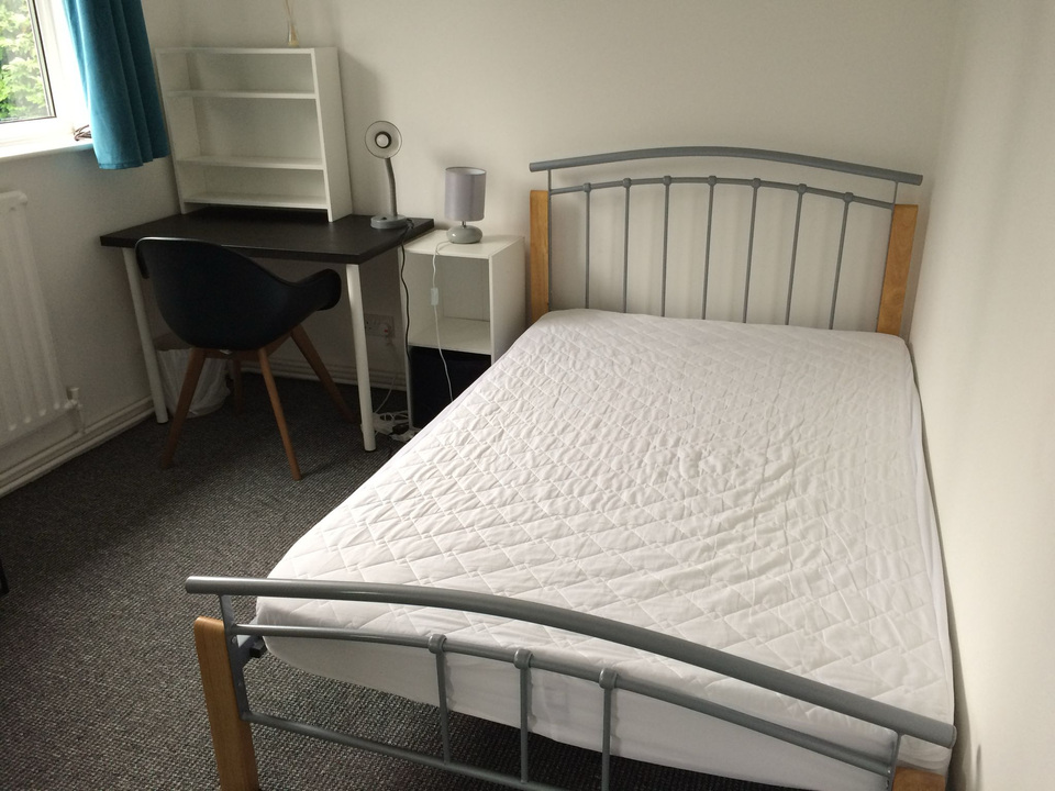 4 bed semi-detached house to rent in Norvic Drive, Norwich 6