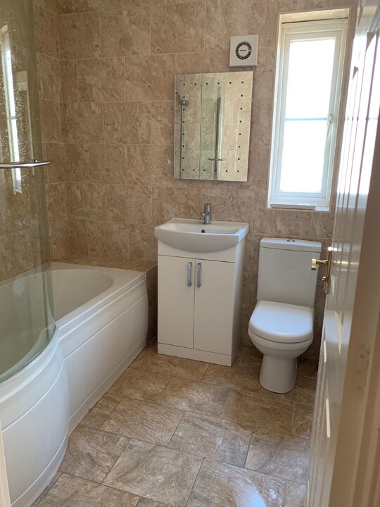 2 bed semi-detached house to rent in Tolye Road, Norwich 5