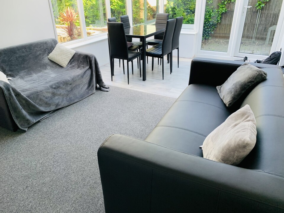 5 bed semi-detached house to rent in Earlham Green Lane, Norwich 1