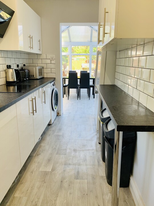 5 bed semi-detached house to rent in Earlham Green Lane, Norwich 3