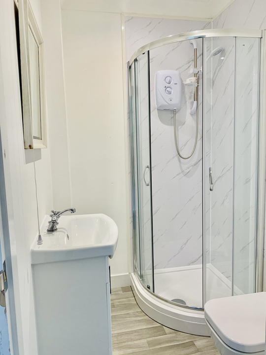 5 bed semi-detached house to rent in Earlham Green Lane, Norwich 4