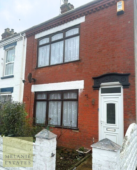 4 bed terraced house to rent in Churchill Road, Great Yarmouth  - Property Image 1