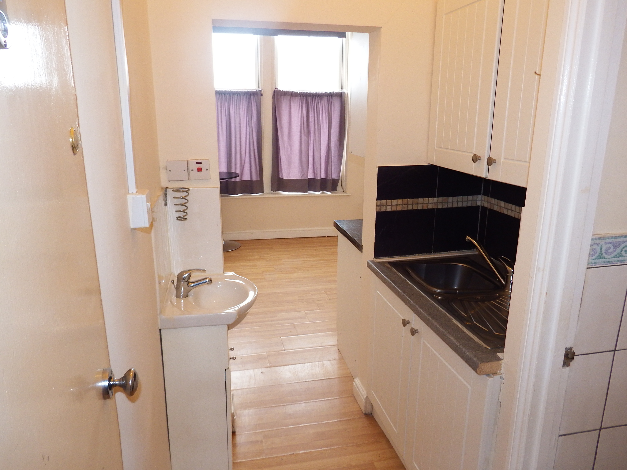 1 bed studio flat to rent in North Quay, Great Yarmouth 3