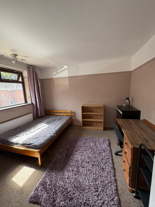 3 bed apartment to rent in Buckingham Road, Norwich 3