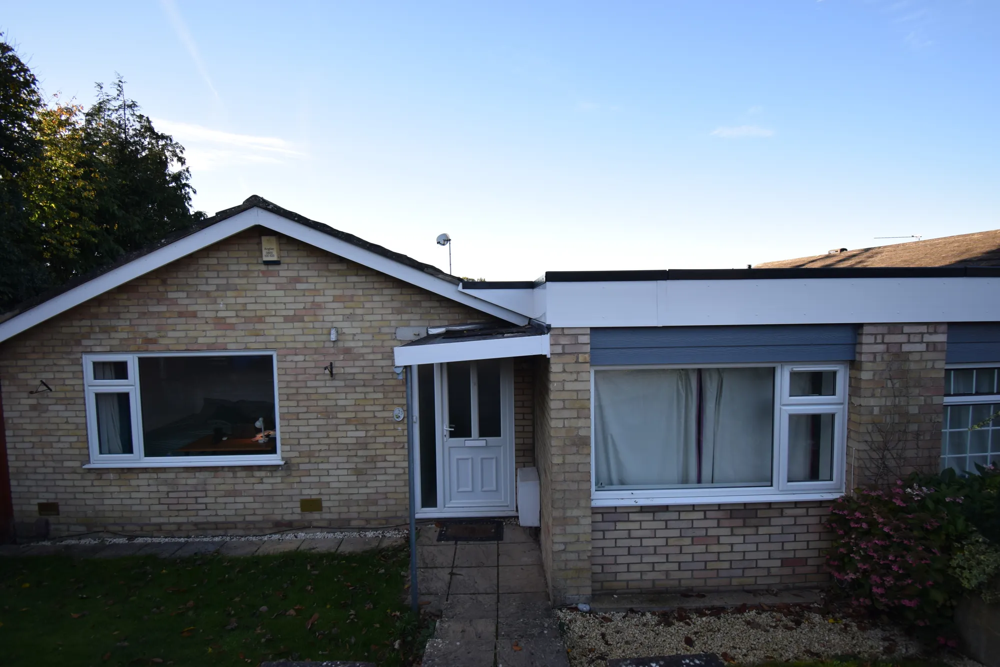 4 bed semi-detached bungalow to rent in Bek Close, Norwich  - Property Image 1