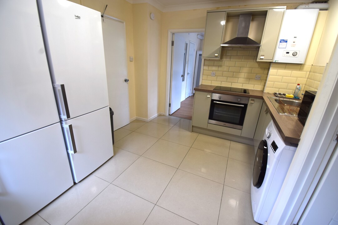 5 bed semi-detached house for sale in Brereton Close, Norwich 3