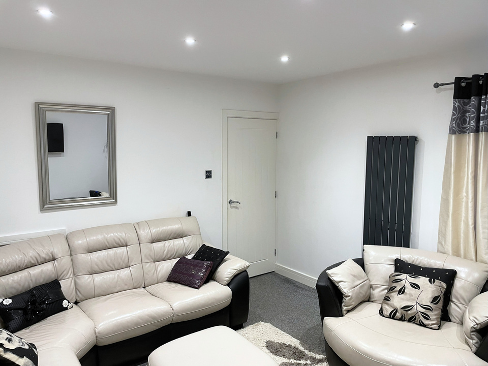 3 bed semi-detached house to rent in Potters Drive, Great Yarmouth  - Property Image 2