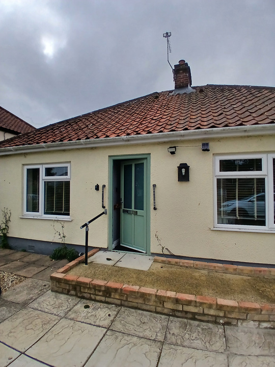 3 bed bungalow to rent in Mayfield Avenue, Norwich  - Property Image 1