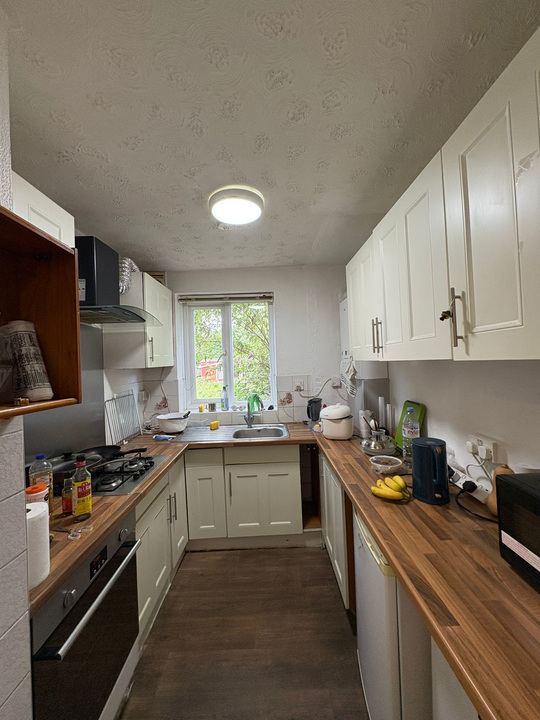 3 bed apartment to rent in Bluebell Road, Norwich 3