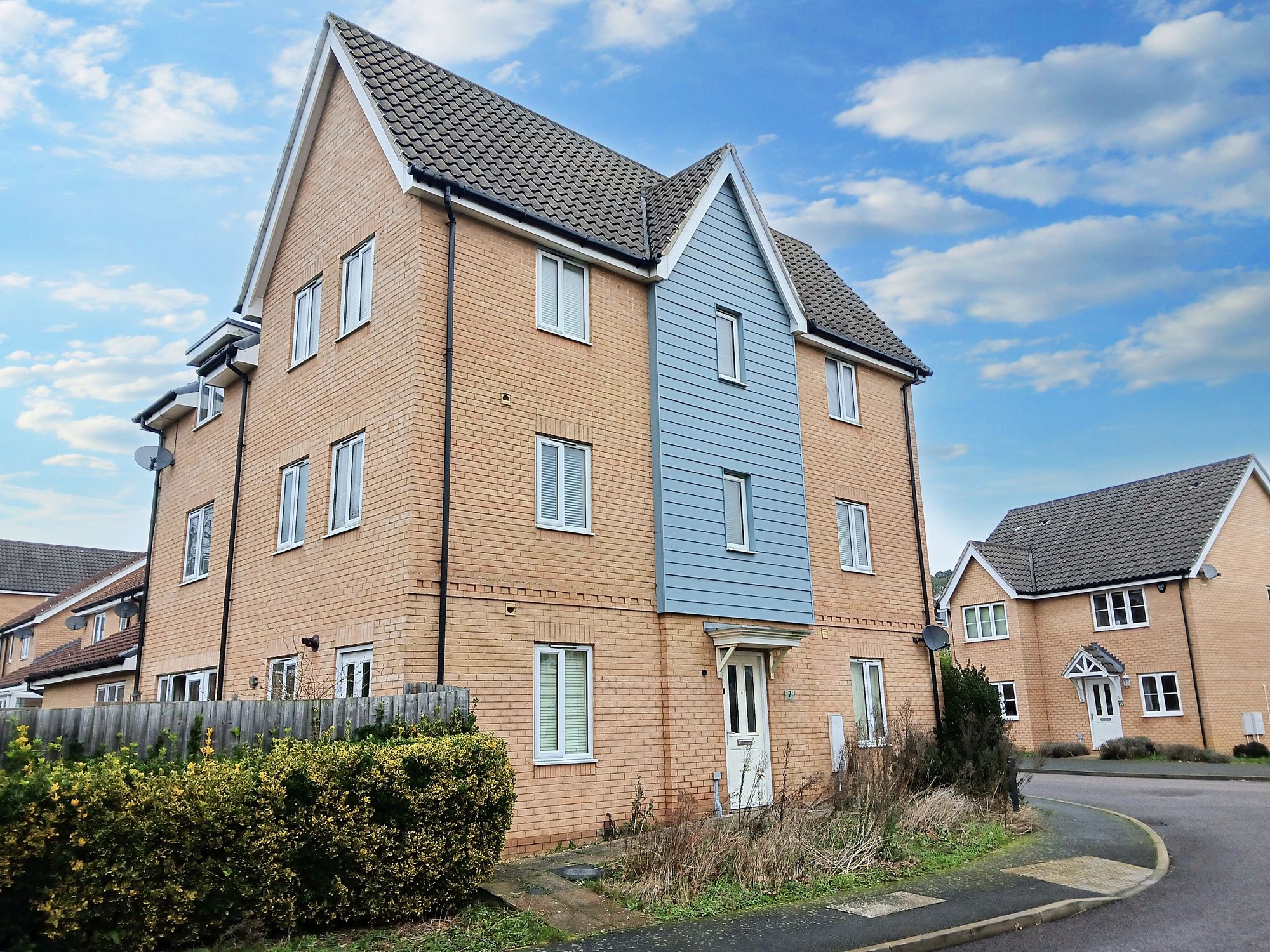 4 bed semi-detached house to rent in Viola Close, Norwich  - Property Image 1