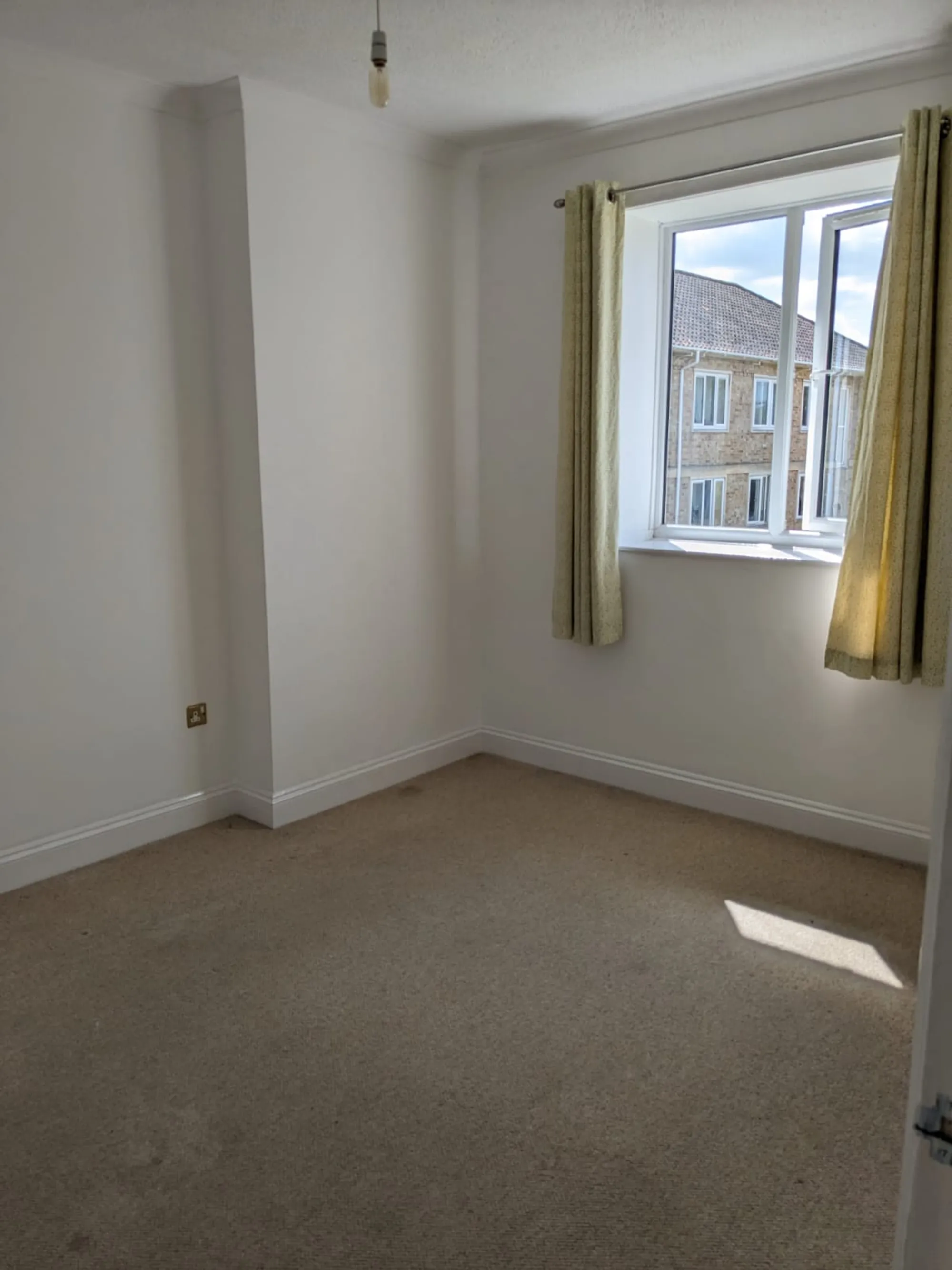 1 bed flat to rent in Keswick Hall, Norwich - Property Image 1