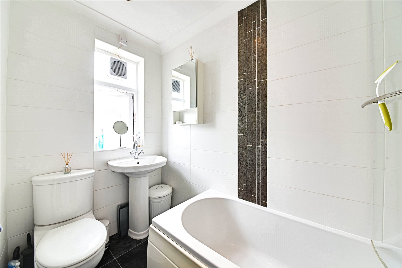 2 bed ground floor maisonette for sale in Prince George Avenue, Oakwood 2