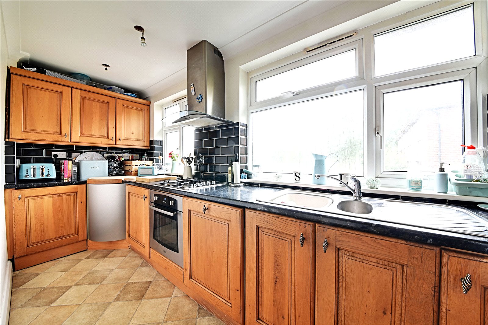 2 bed ground floor maisonette for sale in Prince George Avenue, Oakwood 8